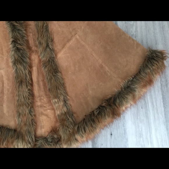 Amazing Leather Penny Lane Style Cape - Picture 2 of 6